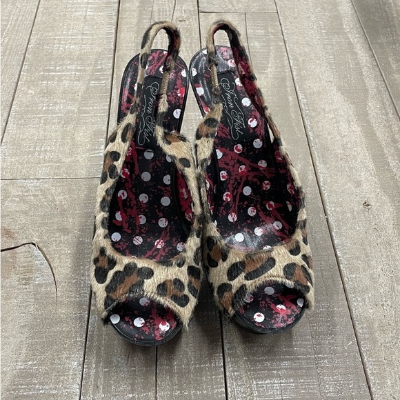 Iron Fist Women's Love Bites Platform Pump - Picture 4 of 6